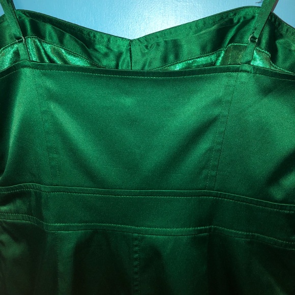 Sexy Body Con Emerald Mini Dress by Forever 21 - Picture 5 of 9